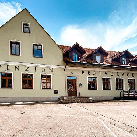 Penzion A Restaurace U Reky 호텔 Ledeč nad Sázavou 외부 사진