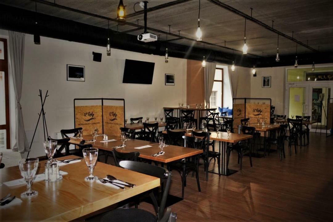 Penzion A Restaurace U Reky 호텔 Ledeč nad Sázavou 외부 사진