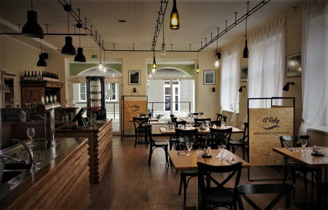 Penzion A Restaurace U Reky 호텔 Ledeč nad Sázavou 외부 사진