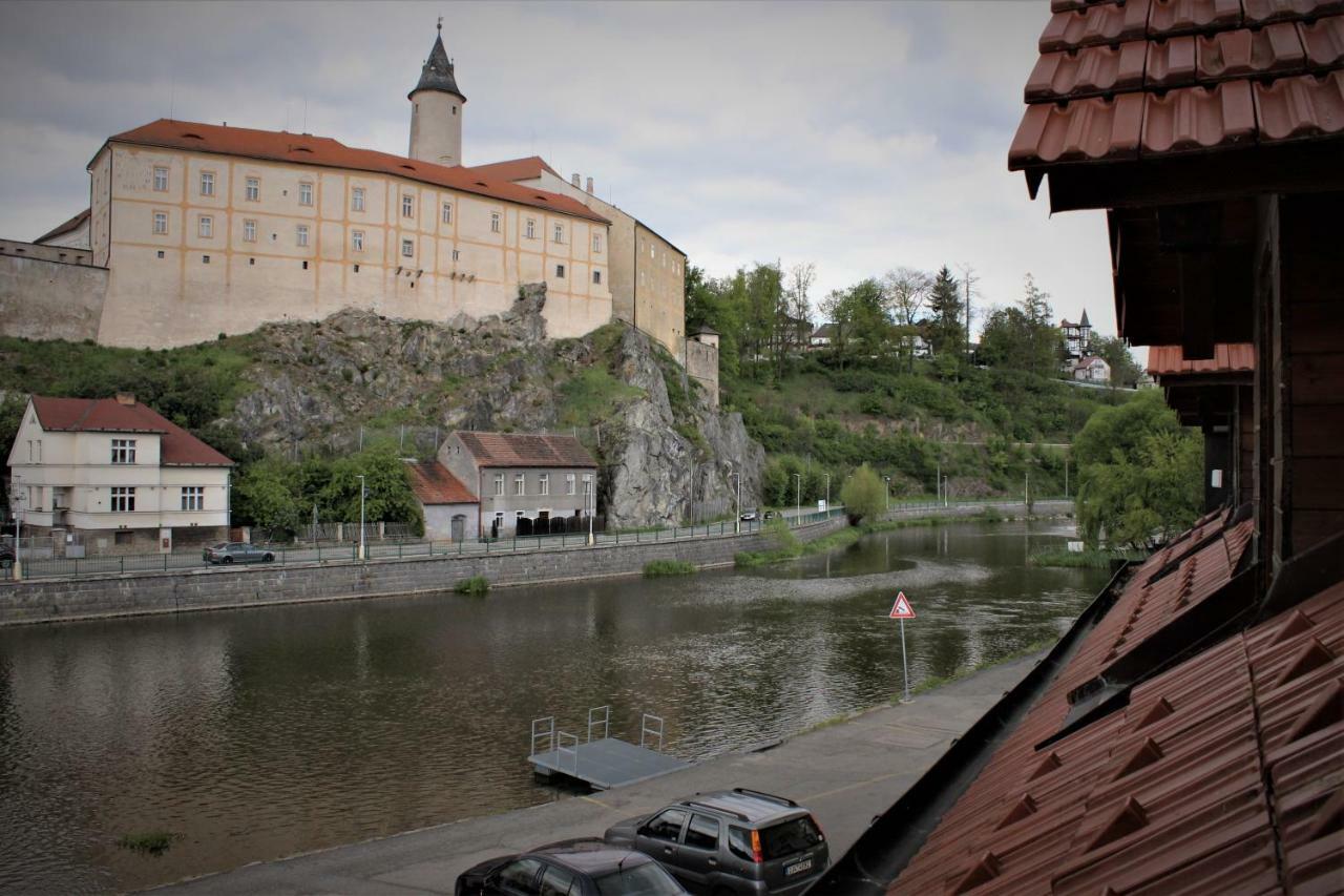 Penzion A Restaurace U Reky 호텔 Ledeč nad Sázavou 외부 사진